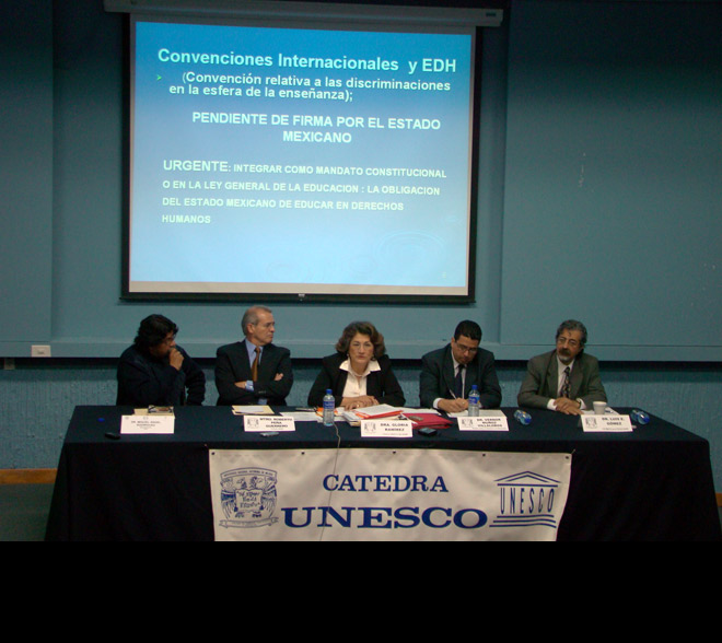 La Dra. Gloria Ramírez, Cátedra UNESCO DH durante su exposición