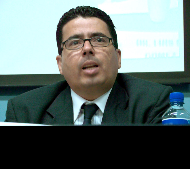 El Relator Dr. Vernor Muñóz Villalobos, Relator sobre el Derecho durante su intervención