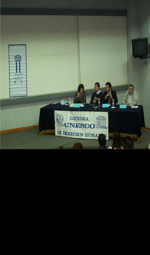 Presidium. De izq. a der. Dra. Gloria Ramirez, Coord. CUDH-UNAM. Dr. Jorge Márquez, en ese entonces Coordinador del Centro de Estudios Políticos de la FCPyS UNAM, Experto Enrique Fernández Maldonado Mujica, del Centro de Asesoría LAboral del Perú. y Dr. Miguel Concha, PRof. Investigador de la FCPyS UNAM